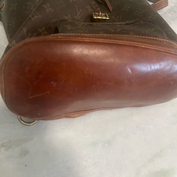 Authentic MONTSOURIS VINTAGE LEATHER BACKPACK in fair condition. See pics - Picture 2 of 6